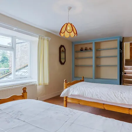 4 Bed In Padstow Penda Holiday home *