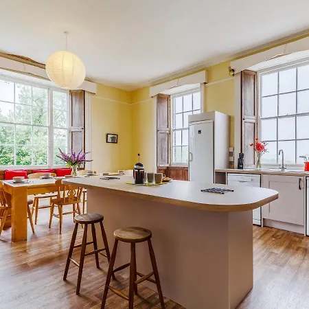 4 Bed In Padstow Penda Holiday home